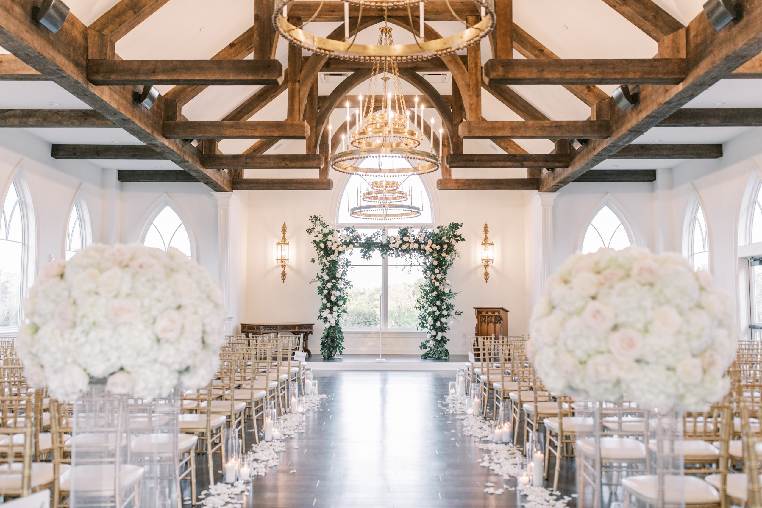 park savoy wedding chapel with white roses and square arch