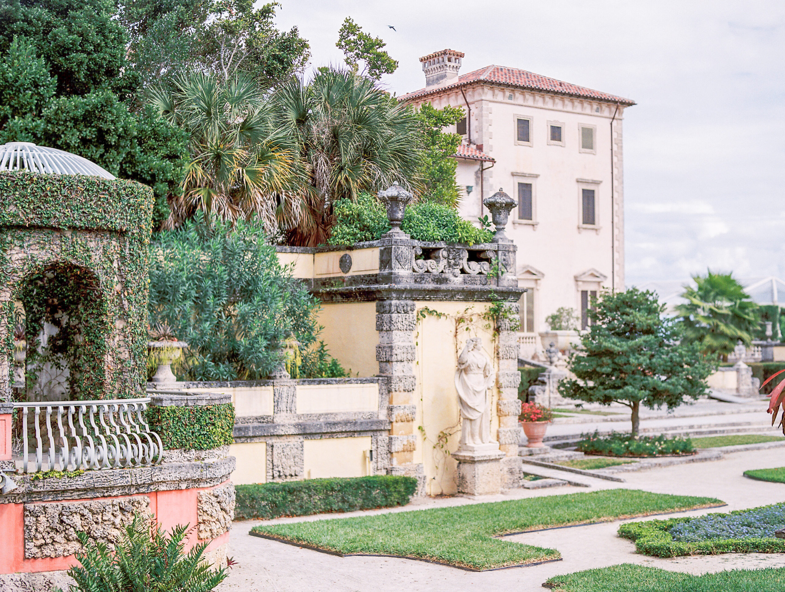 Vizcaya Museum and Gardens on a sunny day