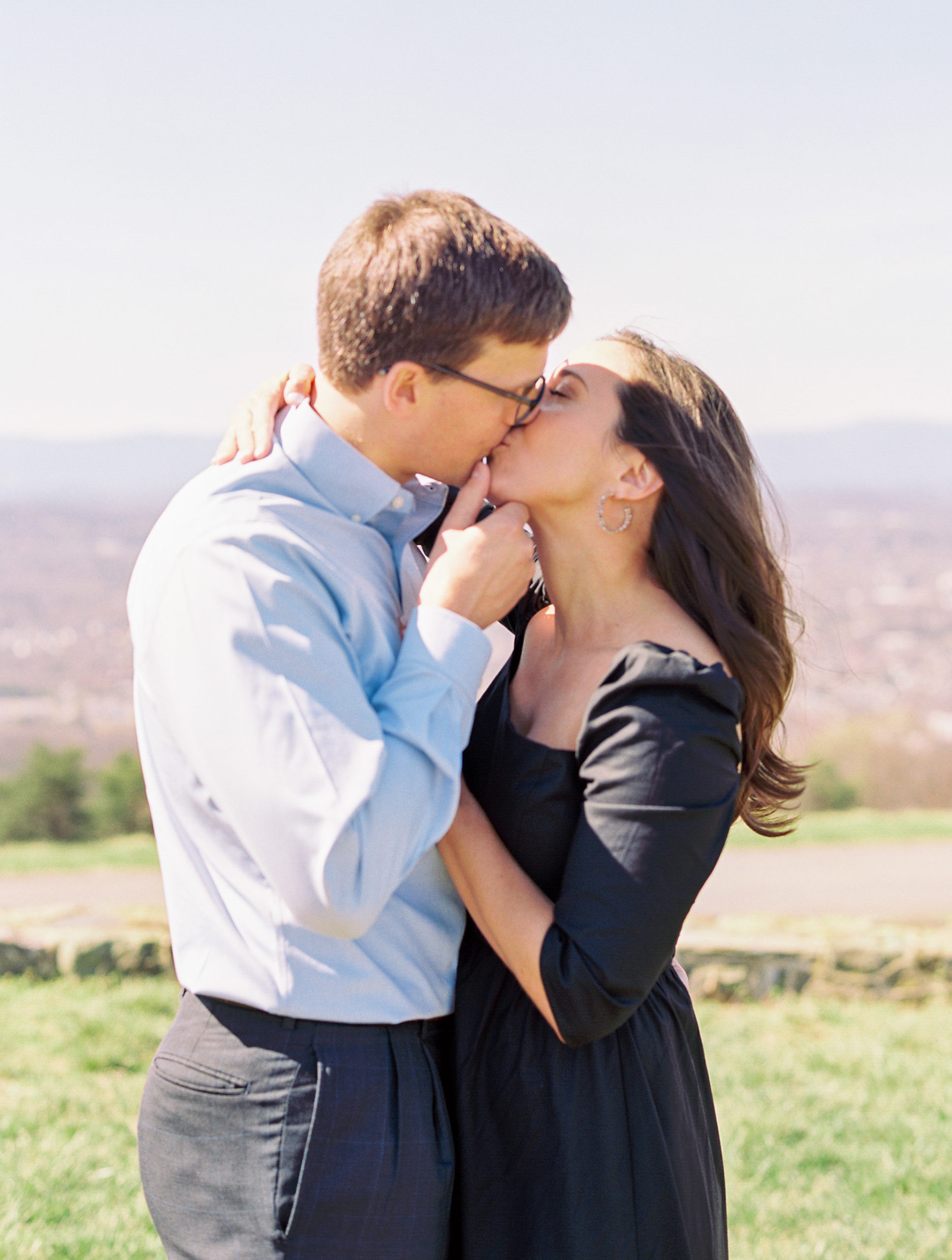 couple shares a kiss at Spring at Montalto Engagement Session