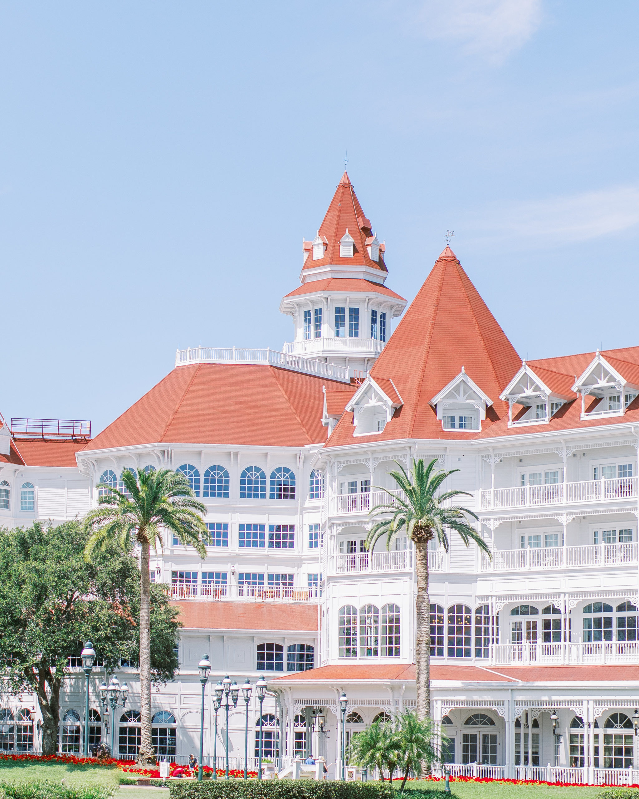 White and coral colored resort with palm trees for a Romantic and Timeless Grand Floridan Wedding 