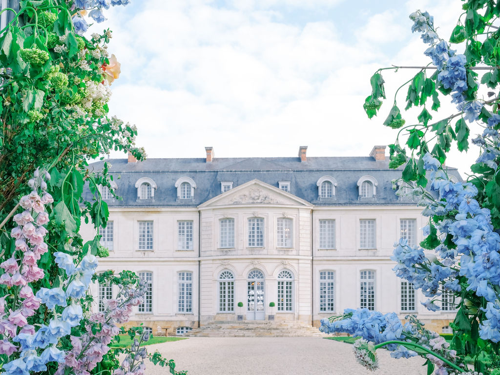 Chateau du Grand Luce Wedding ceremony flowers